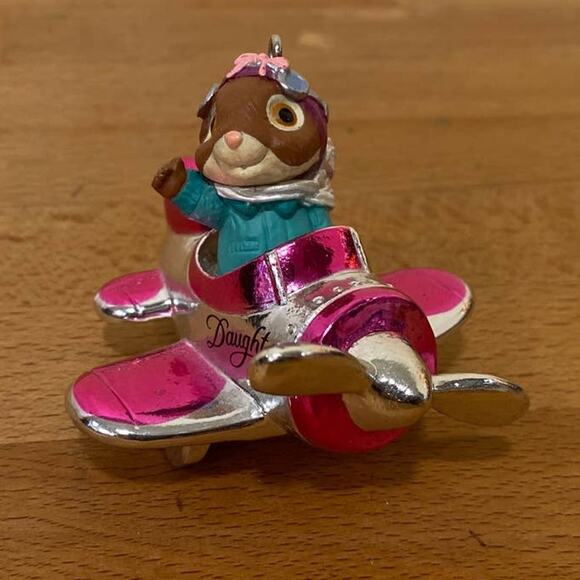 1992 Hallmark Daugther Ornament Chipmunk on a Airplane - Picture 7 of 8